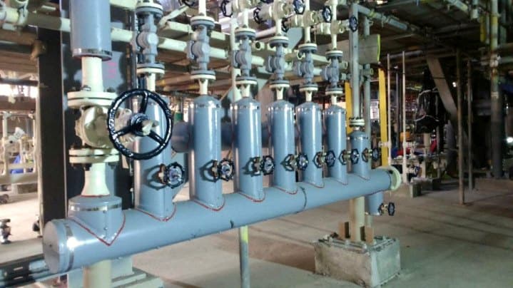 Process valve manifold and instrument pipework inside a plant