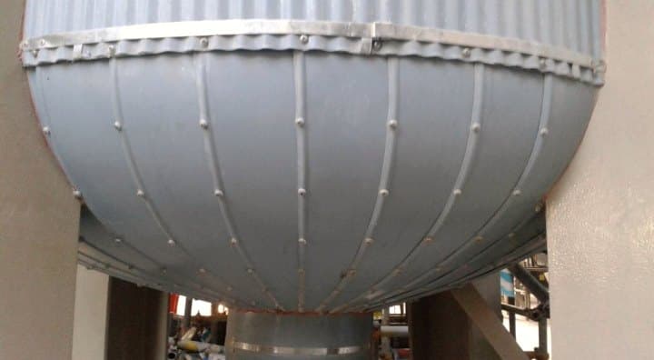 Insulated and clad spherical tank head with radial banding