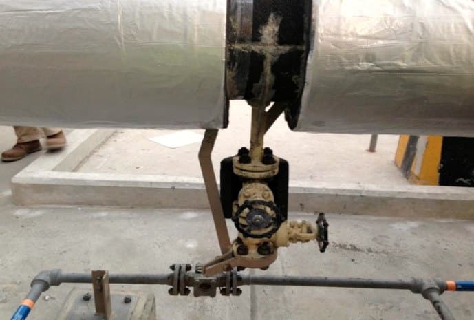 Actuated valve with insulated body and exposed operating stem